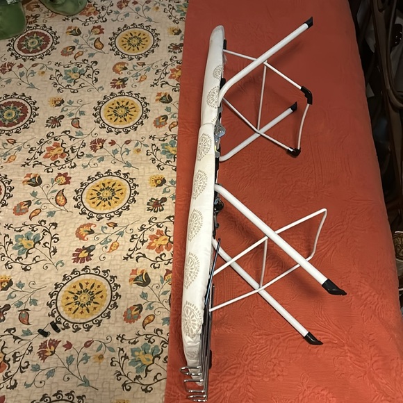 Folding/Table Top Ironing Board - Picture 4 of 13